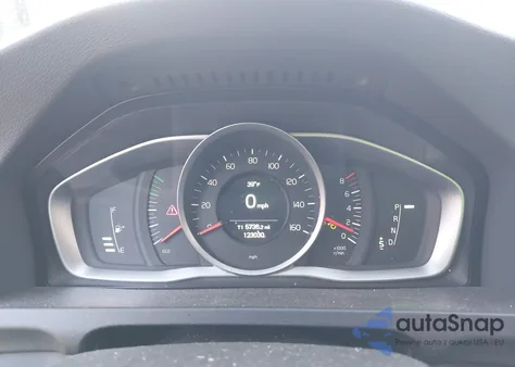 2017 Volvo S60 T5 Dynamic z USA, uszkodzony, nr VIN YV140MTL4H2433247